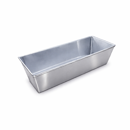 Perspective view of a robust stainless steel baking tin. Deep rectangular mold suitable for artisan sourdough, fruit cakes, and daily commercial use. Polished silver finish, rust-resistant.